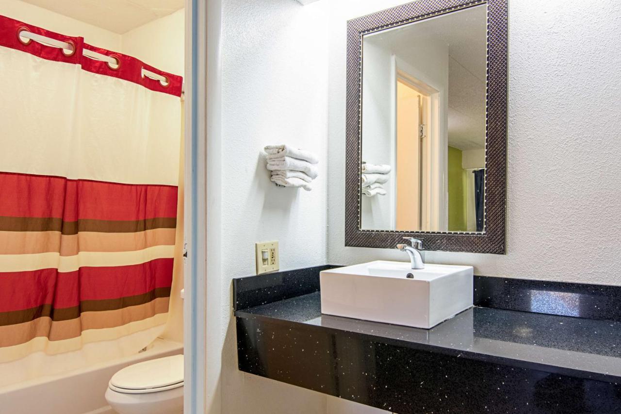 Motel 6-Charlotte, Nc - Airport Eksteriør billede
